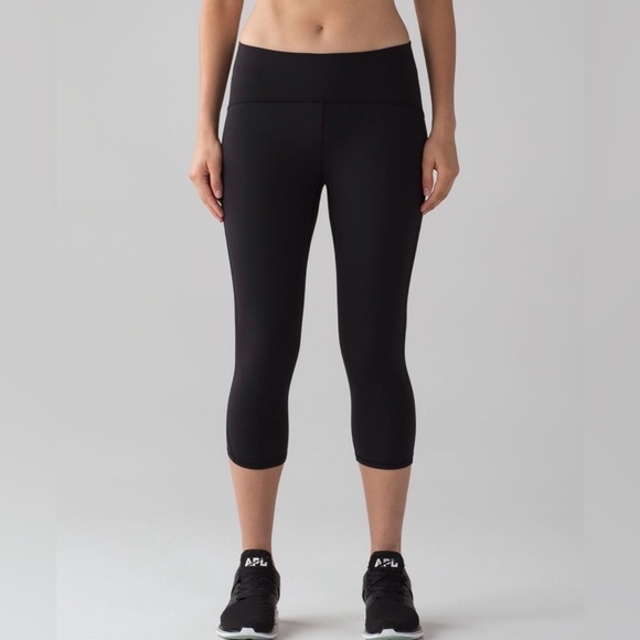 Lululemon 6 Train Times Crop 17" Black Crop Leggings great pre owned condition - Picture 11 of 14